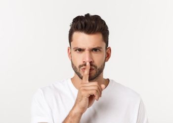 Keutamaan Banyak Diam dalam Islam Beserta Dalilnya