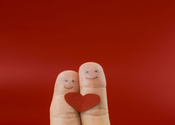 Mencintai dalam Diam atau Menjaga dalam Diam?