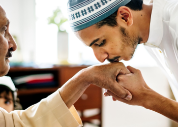 Perbedaan antara Adab dan Akhlak, serta Cara Membentuknya