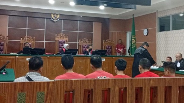 Tajam ke Bawah, Tumpul ke Atas