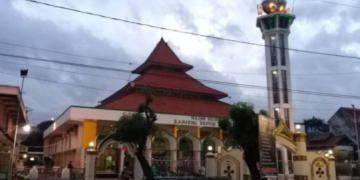 Bukan Sekadar Ziarah: Mengenal Tradisi Spiritual Masjid Besar Kanjeng Sepuh