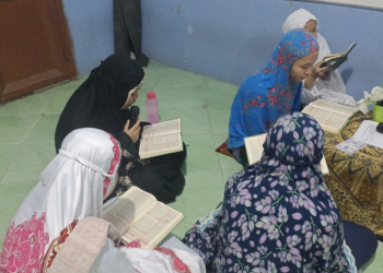 Sering Terjadi! Ini Dia Kesalahan Adab Membaca Al-Quran Secara Bersama