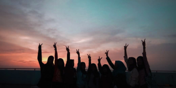 Persahabatan Sejati: Perjalanan Mengenali Ikatan Emosional yang Mendalam