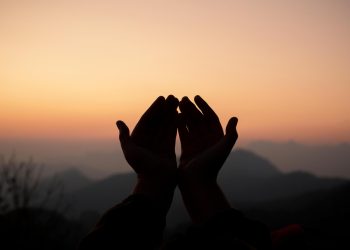 Apakah “Alhamdulillah” Sudah Cukup? Memaknai Syukur yang Sebenarnya