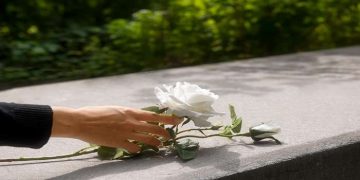 Apakah Penghuni Kubur Mengetahui Orang yang Menziarahinya Menurut: Ustadzah Mamah Dedeh
