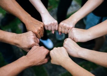 Kekompakan di Era Sekarang: Fondasi Kebersamaan di Tengah Individualisme