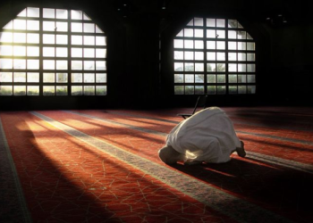 Bagaimana Cara Kita supaya Tidak Berpaling dari Allah SWT?