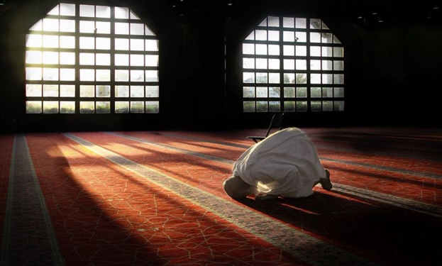Bagaimana Cara Kita supaya Tidak Berpaling dari Allah SWT?
