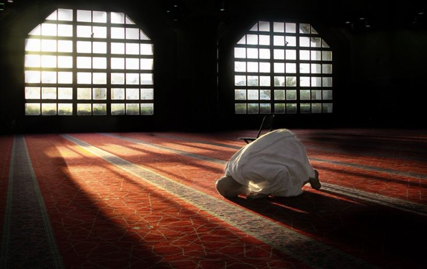 Bagaimana Cara Kita supaya Tidak Berpaling dari Allah SWT?