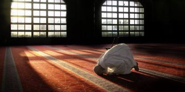 Salat Hajat: Sarana Ikhtiar dalam Memohon Pertolongan kepada Allah Swt.