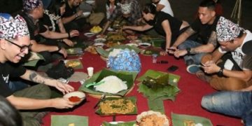 Optimalisasi Tradisi Tumpeng Sewu: Menyeimbangkan Pelestarian Budaya dan Keuntungan Ekonomi