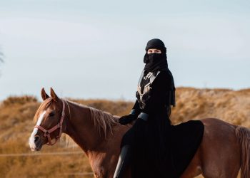 Sebab Turunnya Al-Mujadilah Ayat 1: Kisah Perempuan yang Menggugat