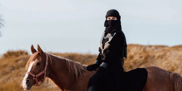 Sebab Turunnya Al-Mujadilah Ayat 1: Kisah Perempuan yang Menggugat